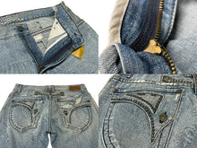 Load image into Gallery viewer, 極美品 ROBIN&#39;S JEAN ロビンズジーン ヴィンテージ加工 フレアデニムパンツ D5095 刺繍 スタッズ ライトインディゴ サイズ34 中古 4b001684