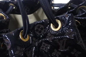 極美品 LOUIS VUITTON ルイヴィトン ショルダーバッグ エルヴィニル スクイーチ 巾着バッグ モノグラム ブラウン ブラック キャンバス ビニール レザー ゴールド金具 中古 4b001707