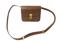 Load image into Gallery viewer, CELINE セリーヌ クラシックボックス ショルダーバッグ カーフスキン ブラウン イタリア製 ゴールド金具 美品 中古 4b001708