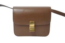 Load image into Gallery viewer, CELINE セリーヌ クラシックボックス ショルダーバッグ カーフスキン ブラウン イタリア製 ゴールド金具 美品 中古 4b001708