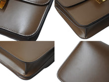 Load image into Gallery viewer, CELINE セリーヌ クラシックボックス ショルダーバッグ カーフスキン ブラウン イタリア製 ゴールド金具 美品 中古 4b001708