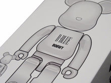 Load image into Gallery viewer, 個人保管未使用 BE@RBRICK ベアブリック BOOWY 400％/100％ ボーイ フィギュア ホビー プラスチック ホワイト 17241