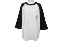 Load image into Gallery viewer, CHROME HEARTS クロムハーツ ラグラン 7部丈Tシャツ サイズM CHクロス セメタリークロス プリント ホワイト ブラック 美品 中古 4b001827