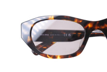 Load image into Gallery viewer, 極美品 MIUMIU ミュウミュウ サングラス 0MU A03SF サイズ53□19 140 べっ甲カラー ブラウン ロゴ金具 中古 4b001997