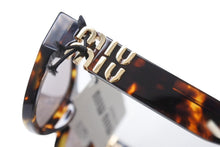 Load image into Gallery viewer, 極美品 MIUMIU ミュウミュウ サングラス 0MU A03SF サイズ53□19 140 べっ甲カラー ブラウン ロゴ金具 中古 4b001997