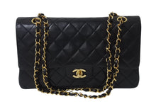 Load image into Gallery viewer, 極美品 CHANEL シャネル マトラッセ25 Wフラップ Wチェーンショルダーバッグ 2番台 ラムスキン ココマーク ブラック ゴールド金具 中古 4b002135