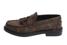 Load image into Gallery viewer, 極美品 LOUIS VUITTON ルイヴィトン NIGO モノグラムタッセルローファー 1A7YGN ヴォルテールライン モノグラムキャンバスブラウン 中古 4b002181