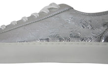 Load image into Gallery viewer, 新品未使用 LOUIS VUITTON ルイヴィトン TATTOO ダミエスニーカー LD0231 メタリックシルバー ホワイト サイズ8.5 中古 4b002182