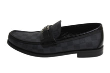 Load image into Gallery viewer, 極美品 LOUIS VUITTON ルイヴィトン ダミエグラフィットローファー 1A4OL4 レザー ブラック グレー サイズ9 中古 4b002184