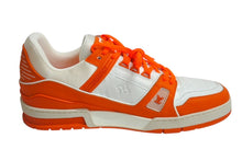 Load image into Gallery viewer, 新品同様 LOUIS VUITTON ルイヴィトン LVトレイナー ローカットスニーカー FD0231 レザー ヴァージル期 ホワイト オレンジ サイズ9 中古 4b002195