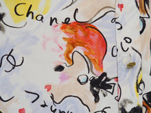 Load image into Gallery viewer, CHANEL シャネル ヴィンテージ 総柄 シルク 長袖シャツ マルチカラー ココマーク ココボタン ロゴ ペイント 美品 中古 22383