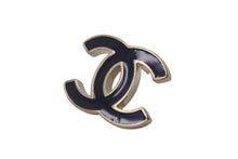 Load image into Gallery viewer, CHANEL シャネル ココマーク ピアス 重量約9.2g B12P刻印 ブラック ゴールド GP メタル 両耳用 美品 中古 4b001033