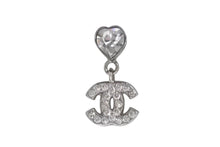 Load image into Gallery viewer, CHANEL シャネル ハート＆ココマーク ピアス 重量約2.6g 04A刻印 メタル ラインストーン シルバー クリア ぶら下がり 両耳用 美品 中古 4b001049