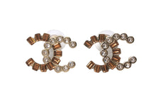 Load image into Gallery viewer, 極美品 CHANEL シャネル ココマーク ピアス 重量約5.2g B17B刻印 メタル ラインストーン ゴールド ブラウン クリア 両耳用 中古 4b001045