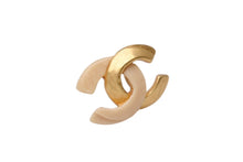 Load image into Gallery viewer, 極美品 CHANEL シャネル ココマーク ピアス 重量約3.7g 00T刻印 バイカラー ゴールド アイボリー メタル GP 両耳用 中古 4b001058