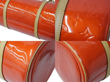 Load image into Gallery viewer, LOUIS VUITTON ルイヴィトン ドラムバッグ ベッドフォード M91986 エナメル ヌメ革 レッド ゴールド金具 美品 中古 4b002546