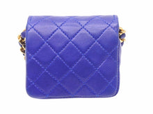 Load image into Gallery viewer, CHANEL シャネル ヴィンテージ ミニミニマトラッセ ポーチ ラムスキン ブルー ゴールド金具 中古 52443