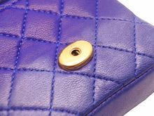 Load image into Gallery viewer, CHANEL シャネル ヴィンテージ ミニミニマトラッセ ポーチ ラムスキン ブルー ゴールド金具 中古 52443