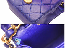 Load image into Gallery viewer, CHANEL シャネル ヴィンテージ ミニミニマトラッセ ポーチ ラムスキン ブルー ゴールド金具 中古 52443
