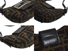 Load image into Gallery viewer, FENDI フェンディ マンマバケット ミニクロワッサン ハンドバッグ 26673 キャンバス レザー ブラウン ズッカ柄 美品 中古 4b003398