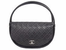 Load image into Gallery viewer, 極美品 CHANEL シャネル マトラッセ フラフープバッグ ラムスキン ミニ ブラック 中古 17番台 41350