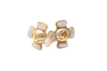 Load image into Gallery viewer, CHANEL シャネル ヴィンテージ イヤリング ココマーク パール ゴールド ロゴ 95P 美品 中古 41789