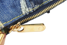 Load image into Gallery viewer, 新品同様 LOUIS VUITTON ルイ ヴィトン パウチィ M95382 モノグラムデニムパッチワーク ブルー ハンドバッグ ポーチ 43048