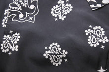 Load image into Gallery viewer, 極美品 Supreme シュプリーム 21SS Bandana Silk S/S Shirt 半袖シャツ トップス ブラック ホワイト シルク サイズM 中古 43769