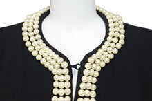 Load image into Gallery viewer, Moschino モスキーノ テーラードジャケット パール装飾 ブラック ホワイト アウター J05370424 サイズ40 美品 中古 45353