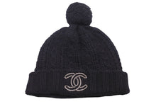 Load image into Gallery viewer, CHANEL シャネル ニット帽 ニットキャップ 帽子 ポンポン ココマーク ロゴ カシミヤ ブラック シルバー金具 良品 中古 45867