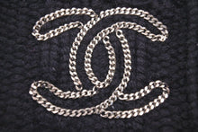Load image into Gallery viewer, CHANEL シャネル ニット帽 ニットキャップ 帽子 ポンポン ココマーク ロゴ カシミヤ ブラック シルバー金具 良品 中古 45867