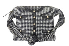 Load image into Gallery viewer, 極美品 CHANEL シャネル ガールシャネル ツイードジャケット ショルダーバッグ 9番台 ファブリック ブラック ホワイト 中古 46092