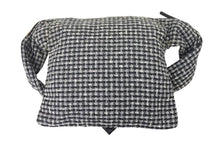 Load image into Gallery viewer, 極美品 CHANEL シャネル ガールシャネル ツイードジャケット ショルダーバッグ 9番台 ファブリック ブラック ホワイト 中古 46092