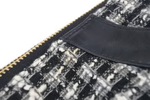 Load image into Gallery viewer, 極美品 CHANEL シャネル ガールシャネル ツイードジャケット ショルダーバッグ 9番台 ファブリック ブラック ホワイト 中古 46092