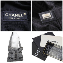 Load image into Gallery viewer, 極美品 CHANEL シャネル ガールシャネル ツイードジャケット ショルダーバッグ 9番台 ファブリック ブラック ホワイト 中古 46092