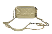 Load image into Gallery viewer, CHANEL シャネル ココマーク ガブリエルチェーンショルダーバッグ 25番台 A94505 カーフスキン ゴールド 美品 中古 47094