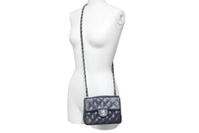 Load image into Gallery viewer, 極美品 CHANEL シャネル ミニマトラッセ ネイビー キャビアスキン 9番台 ラムスキン ショルダーバッグ 中古 47128
