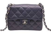 Load image into Gallery viewer, 極美品 CHANEL シャネル ミニマトラッセ ネイビー キャビアスキン 9番台 ラムスキン ショルダーバッグ 中古 47128