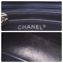 Load image into Gallery viewer, 極美品 CHANEL シャネル ミニマトラッセ ネイビー キャビアスキン 9番台 ラムスキン ショルダーバッグ 中古 47128