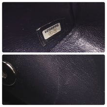 Load image into Gallery viewer, 極美品 CHANEL シャネル ミニマトラッセ ネイビー キャビアスキン 9番台 ラムスキン ショルダーバッグ 中古 47128