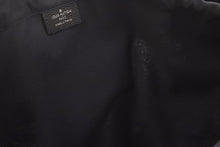 Load image into Gallery viewer, 未使用 LOUIS VUITTON × COMME des GARCONS ルイヴィトン × コムデギャルソン ウィズホールズ M58661 ブラック レザー 48937