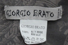 Load image into Gallery viewer, GIORGIO BRATO ジョルジオブラット 大判 シルク プリント スカーフ グレー 総柄 ストール 中古 49629