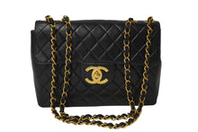 Load image into Gallery viewer, CHANEL シャネル マトラッセチェーンショルダー30 斜め掛けバッグ ラムスキン 4番台 ブラック ゴールド金具 美品 中古 49707
