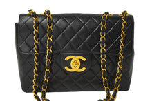 Load image into Gallery viewer, CHANEL シャネル マトラッセチェーンショルダー30 斜め掛けバッグ ラムスキン 4番台 ブラック ゴールド金具 美品 中古 49707