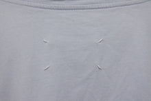 Load image into Gallery viewer, Maison Martin Margiela メゾンマルタンマルジェラ 半袖Tシャツ カットソー カレンダーロゴ ブルー サイズ48 美品 中古 4b004529