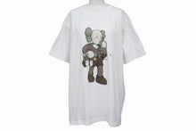 Load image into Gallery viewer, 新品未使用品 UNIQLO ユニクロ ｘ KAWS カウズ コラボ 半袖Tシャツ ホワイト サイズ XL 中古 4b005647