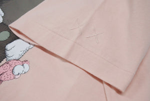 新品未使用 UNIQLO ユニクロ ｘ KAWS カウズ コラボ 半袖Tシャツ ピンク サイズ XL 中古 4b005652