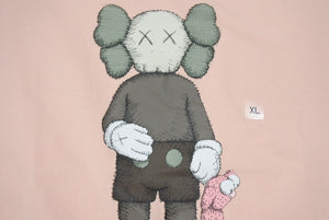 新品未使用 UNIQLO ユニクロ ｘ KAWS カウズ コラボ 半袖Tシャツ ピンク サイズ XL 中古 4b005652