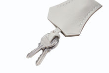 Load image into Gallery viewer, 新品未使用 HERMES エルメス クロシェット カデナ キーリング スイフトパールグレー 中古 4b006285