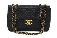 Load image into Gallery viewer, CHANEL シャネル デカマトラッセ Sフラップ Wチェーンショルダーバッグ 3番台 ココマーク ラムスキン ブラック ゴールド金具 良品 中古 4b006535